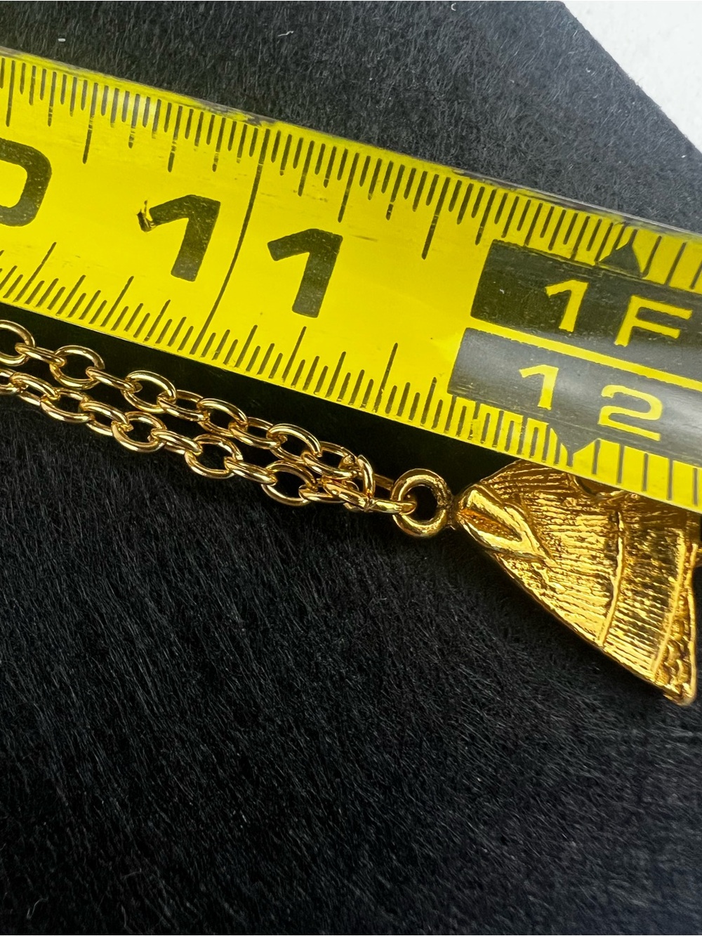 Vintage 1970s Gold Tone Articulated Fish Pendant Necklace - Picture 7 of 9